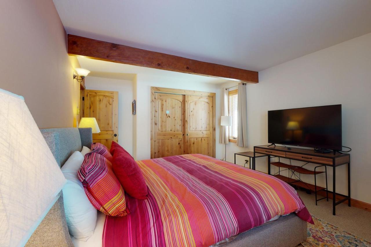 Cute 2 Bedroom East #1202 With Shuttle *