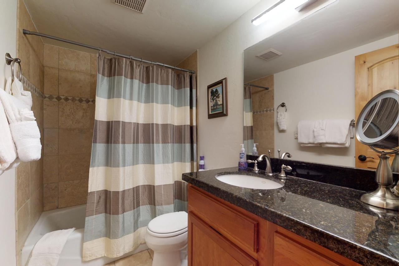 Cute 2 Bedroom East #1202 With Shuttle Apartment *