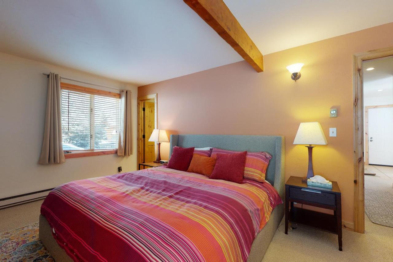 Cute 2 Bedroom East #1202 With Shuttle *