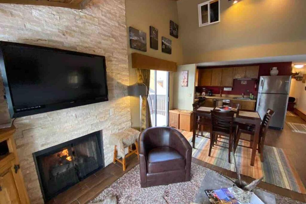 Creek View And Mountain View In Town. Unbeatable Location Apartment Vail