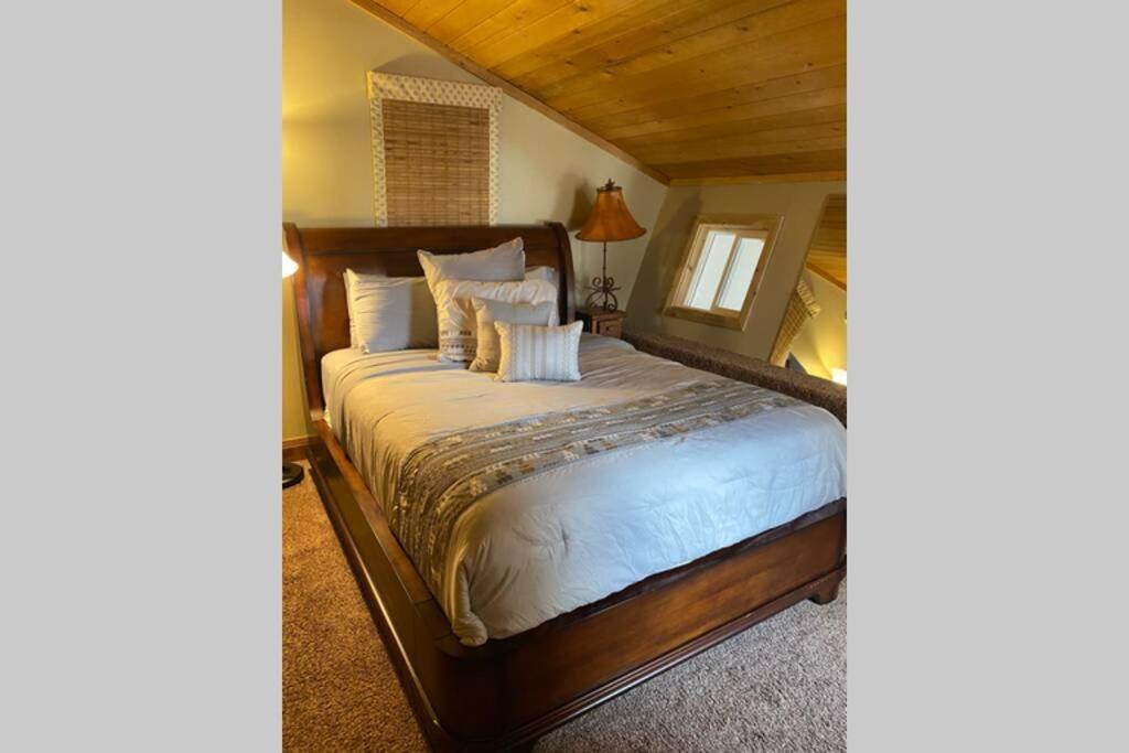 Apartment Creek View And Mountain View In Town. Unbeatable Location Vail