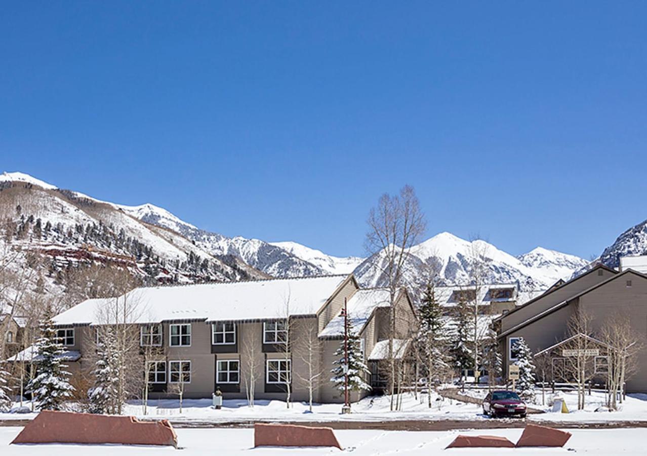 Mountainside Hotel 3*