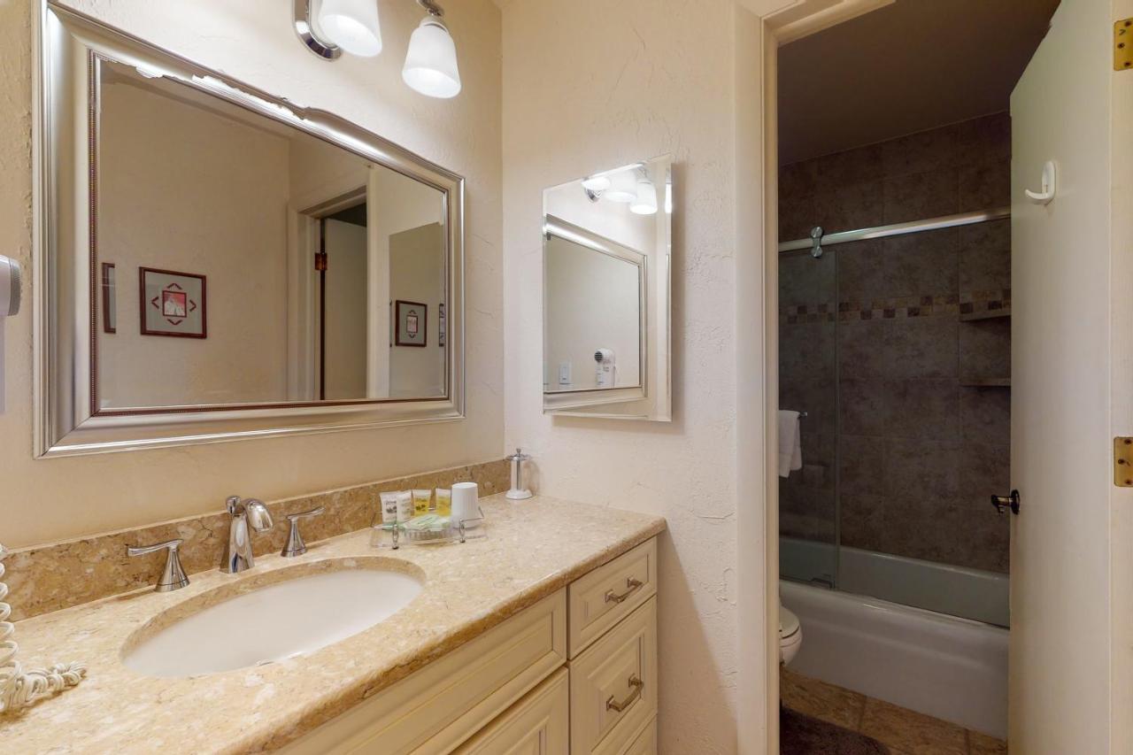 Apartment Remodeled 2 Bedroom East #102 W/ Hot Tub. Steps To Shuttle. *