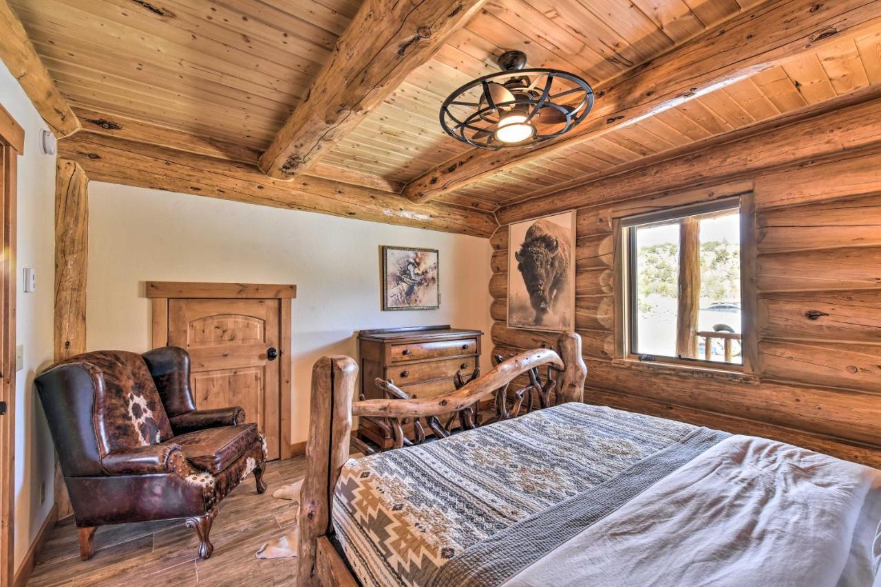 Riverfront Retreat With Hot Tub Fish And Hike! Holiday home *