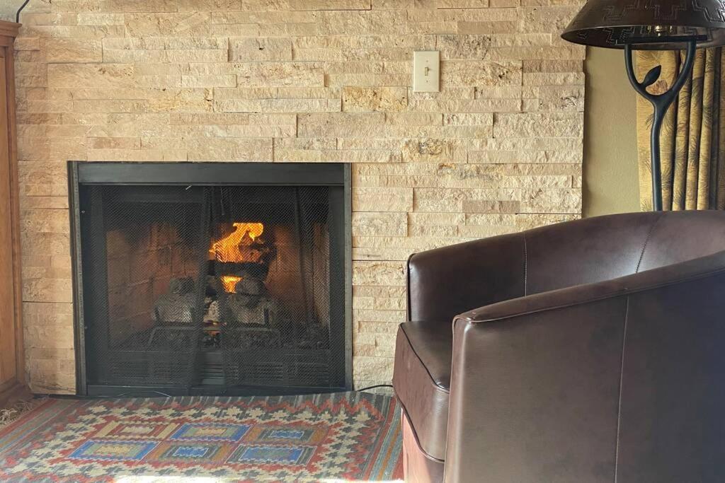 Apartment Creek View And Mountain View In Town. Unbeatable Location *