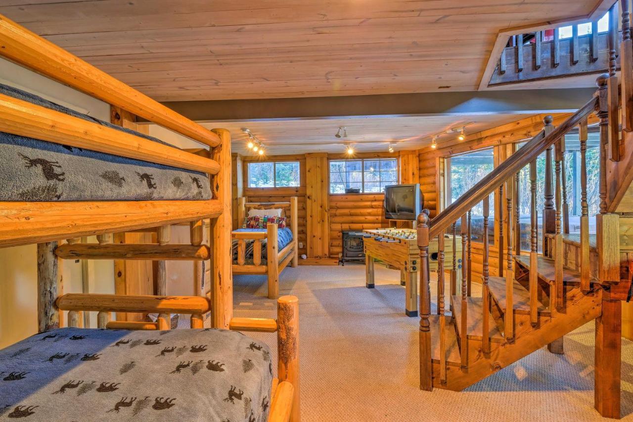 With Hot Tub 3 Mi To Main Street Holiday home