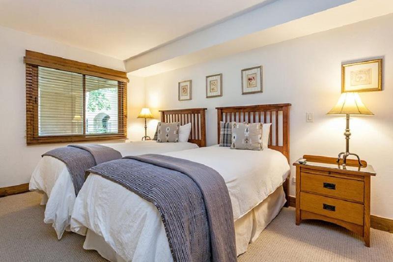 2 Bedroom Mountain Vacation In The Heart Of Village Apartment *