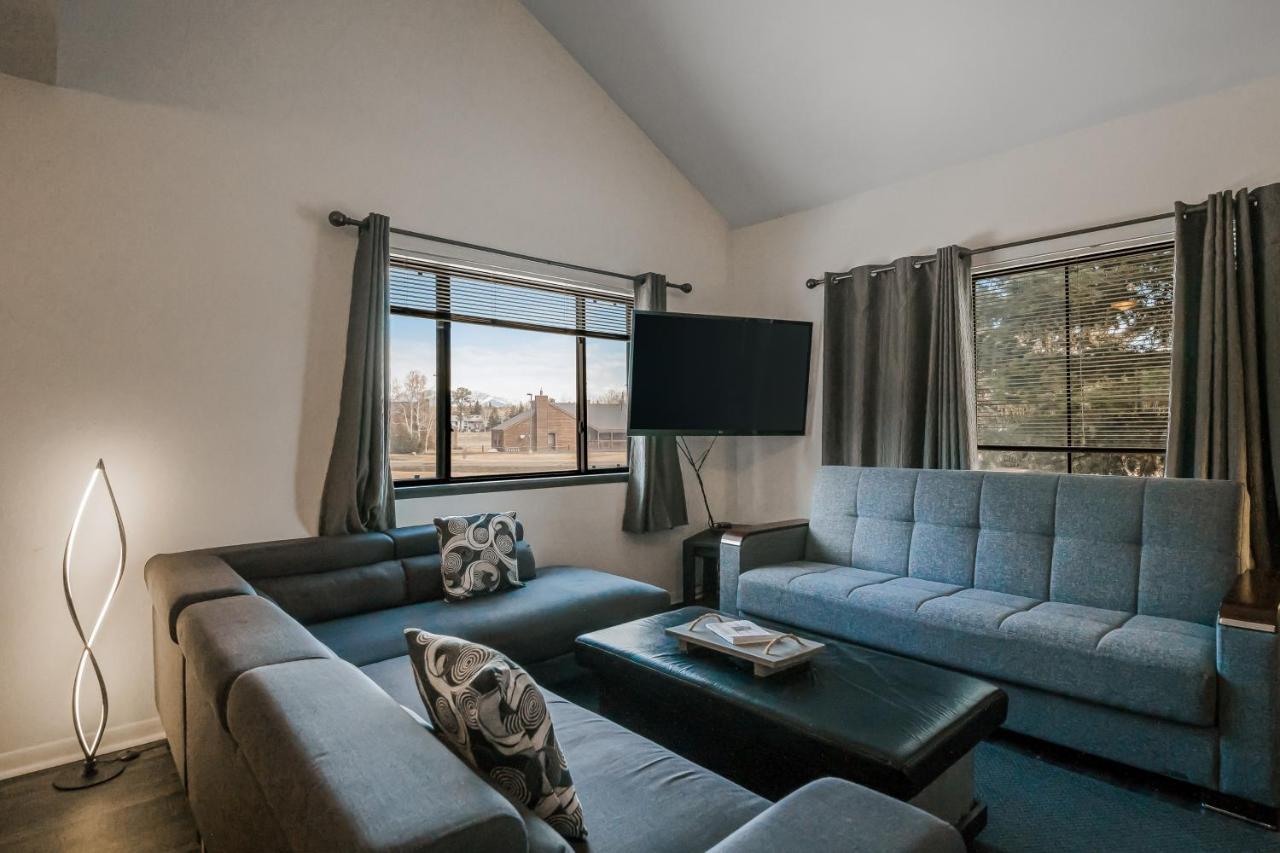 Modern Mountain Getaway & Pagosa Peaks Outlook Casa de férias *
