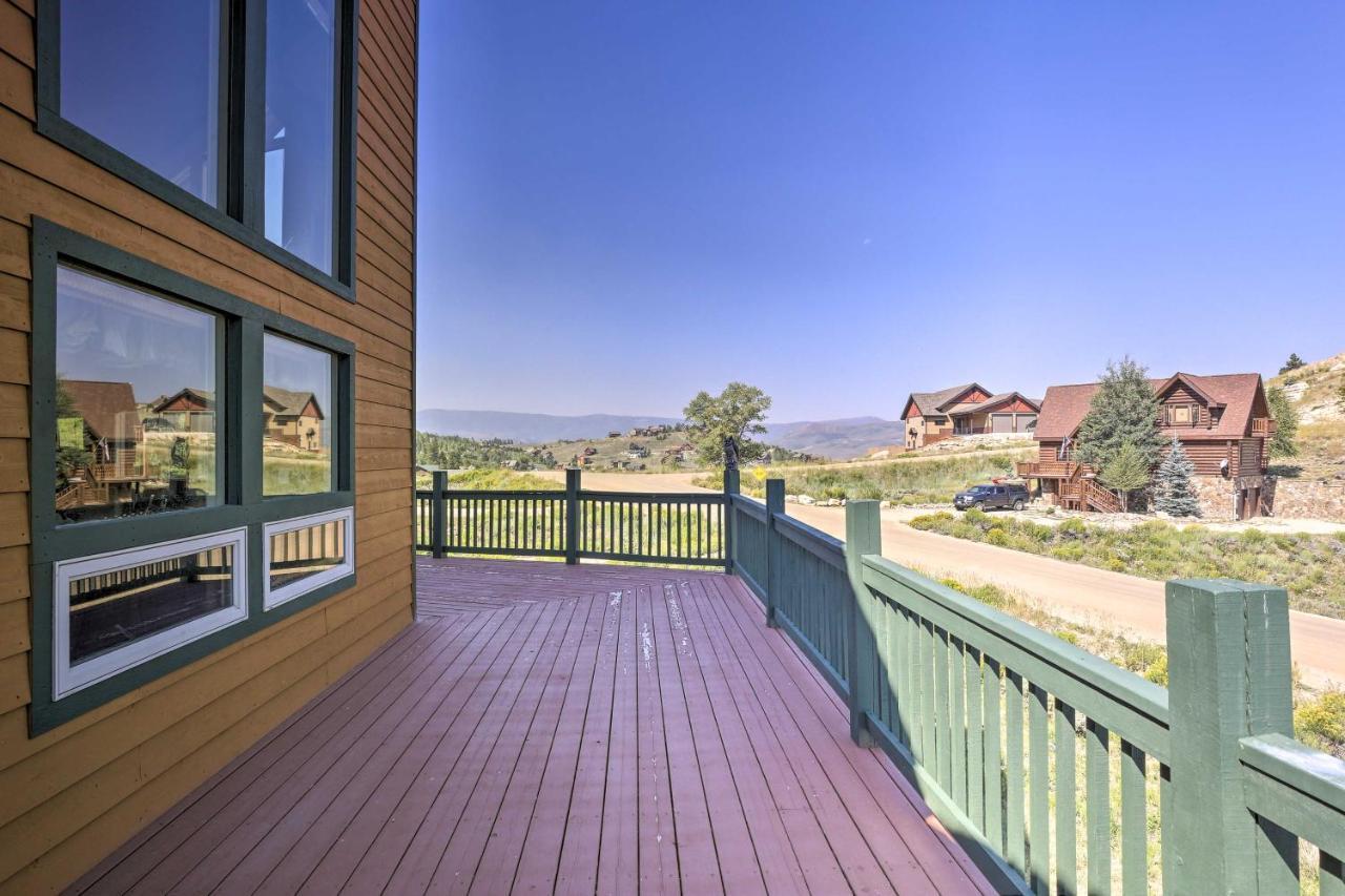 Grand Retreat With Deck, Bar And Mountain Views Holiday home Granby