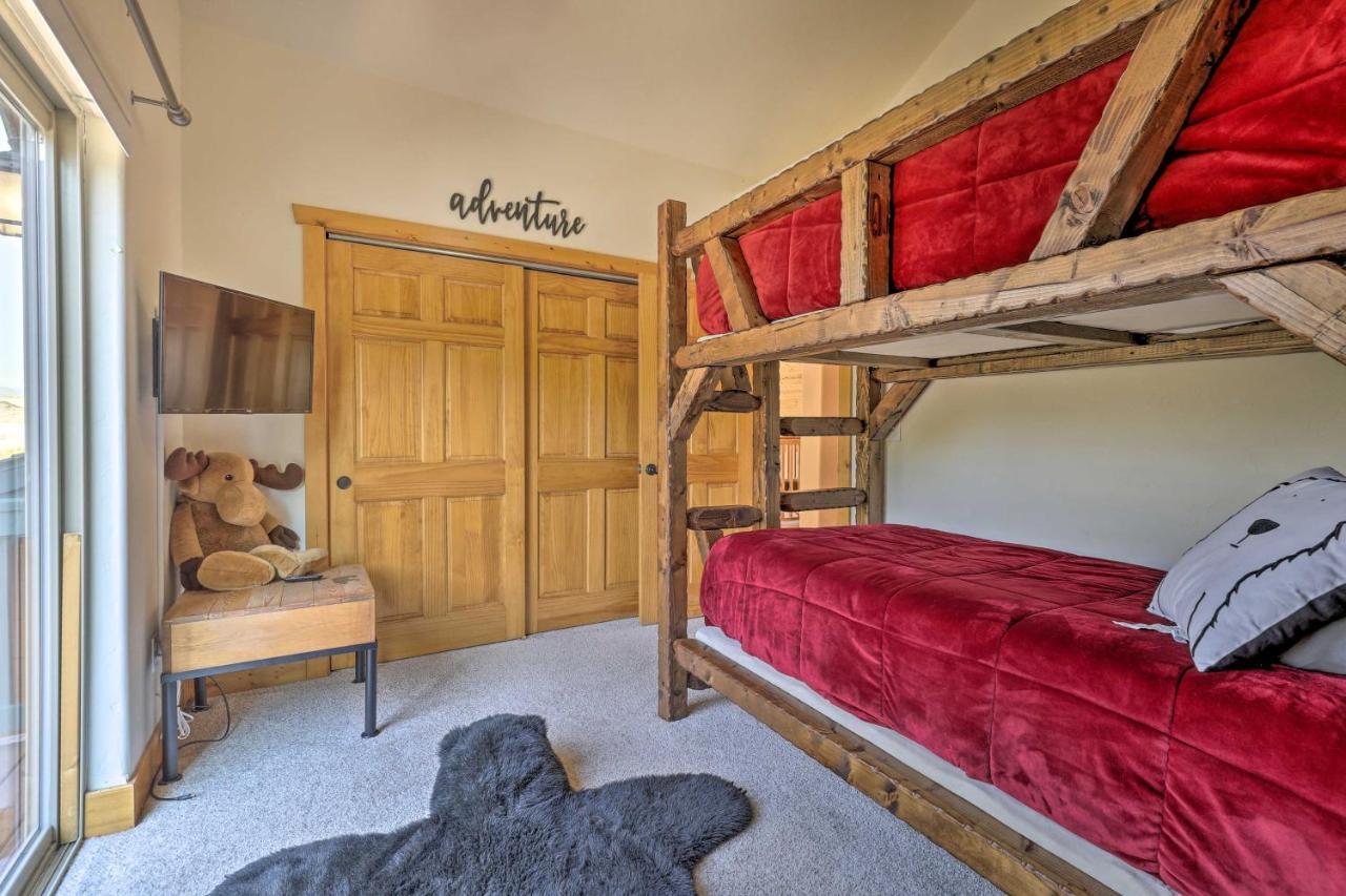 Holiday home Grand Retreat With Deck, Bar And Mountain Views