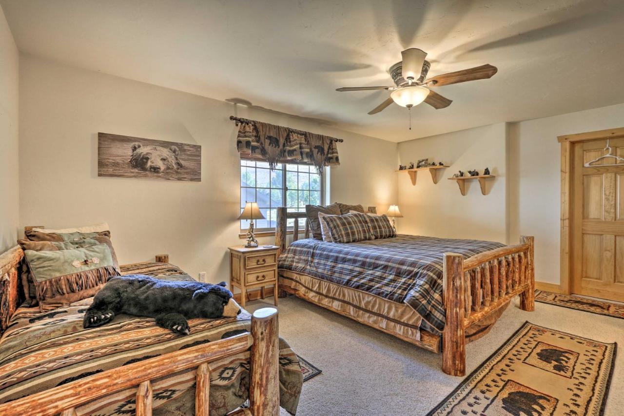 Grand Retreat With Deck, Bar And Mountain Views * Granby