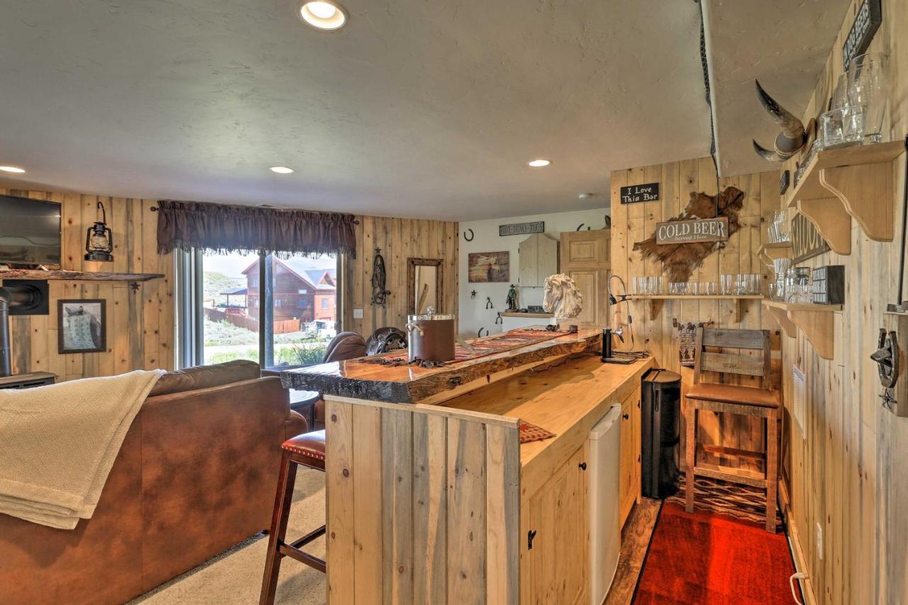Grand Retreat With Deck, Bar And Mountain Views Holiday home *