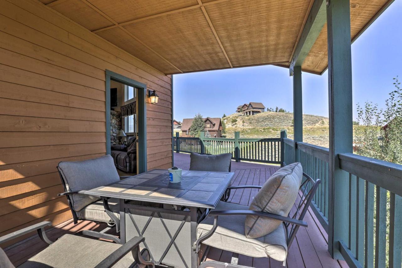 Grand Retreat With Deck, Bar And Mountain Views Holiday home
