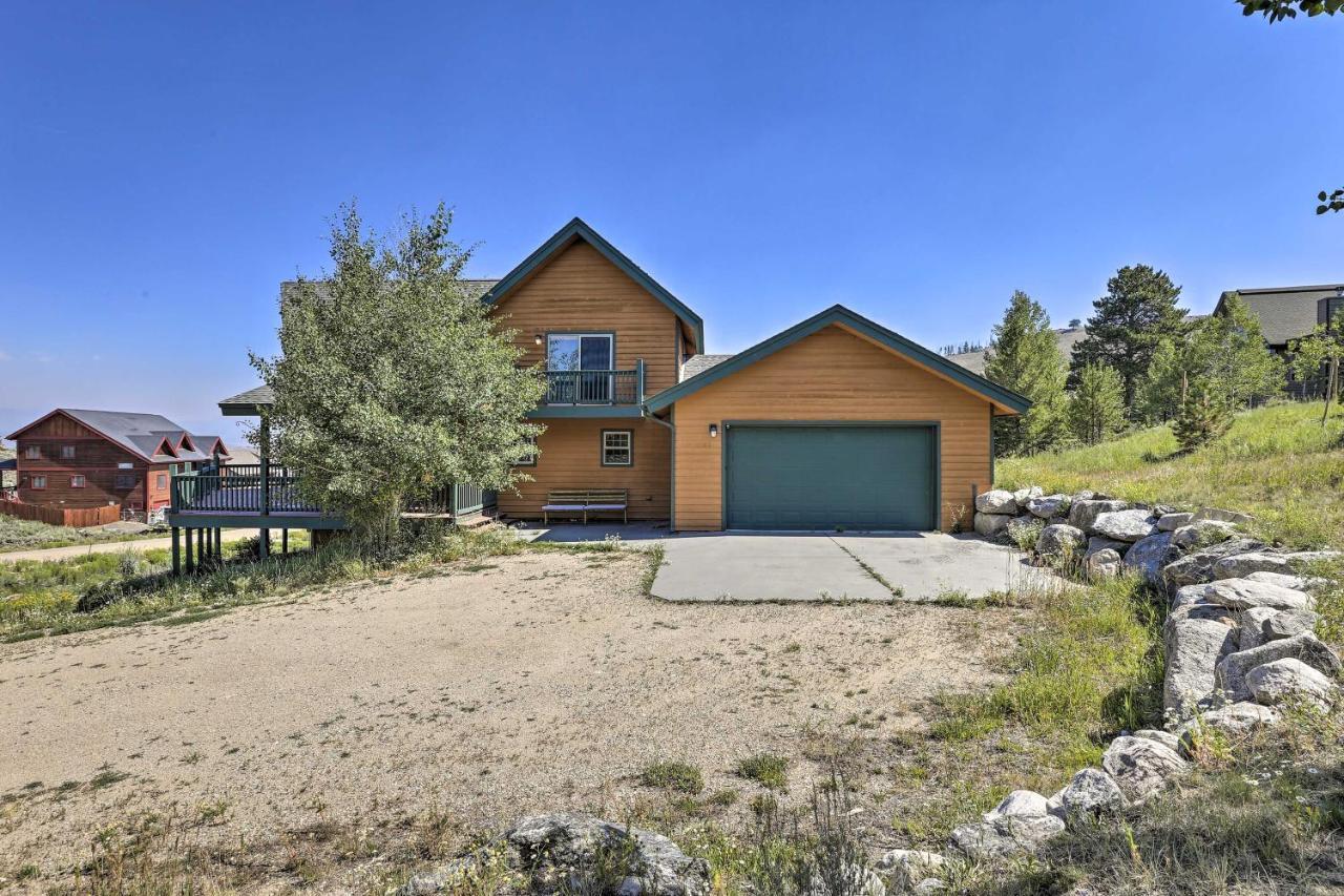 Grand Retreat With Deck, Bar And Mountain Views Holiday home