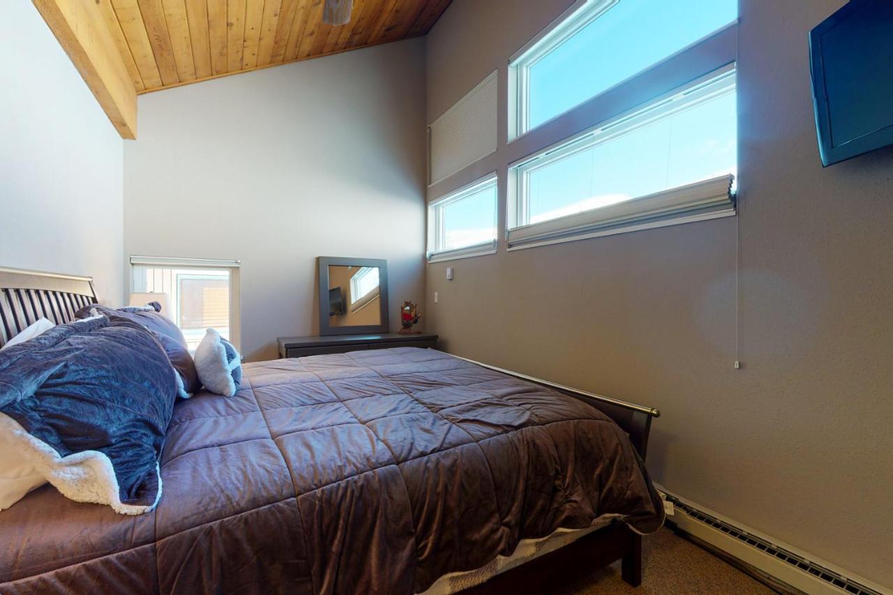Remodeled 2 Bedroom East 6g With Hot Tub Market Free Shuttle Apartment Vail