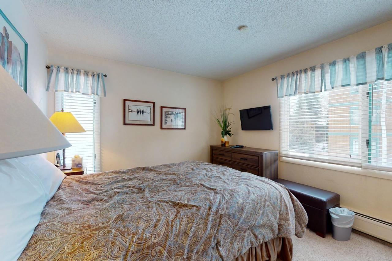 Remodeled 2 Bedroom East #102 W/ Hot Tub. Steps To Shuttle. *