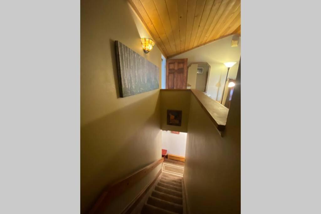 Creek View And Mountain View In Town. Unbeatable Location Apartment *