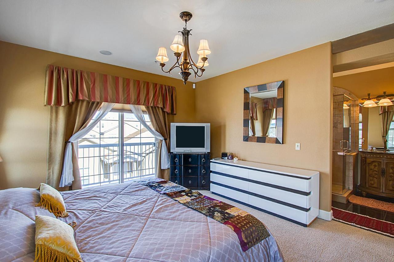 224_writers #200 Holiday home Colorado Springs