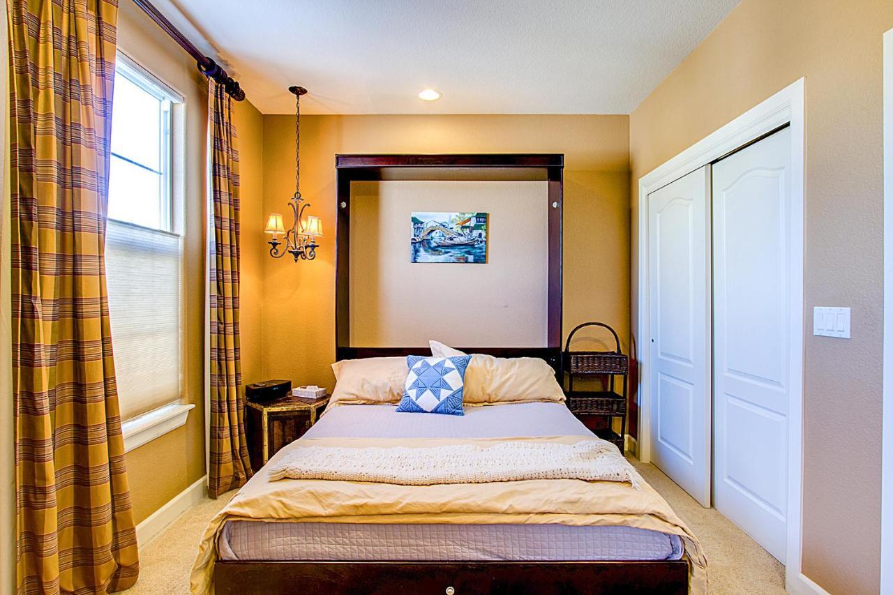 224_writers #200 Holiday home *