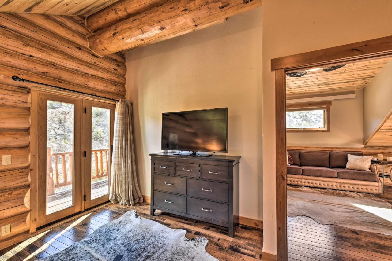 Riverfront Retreat With Hot Tub Fish And Hike! Holiday home *