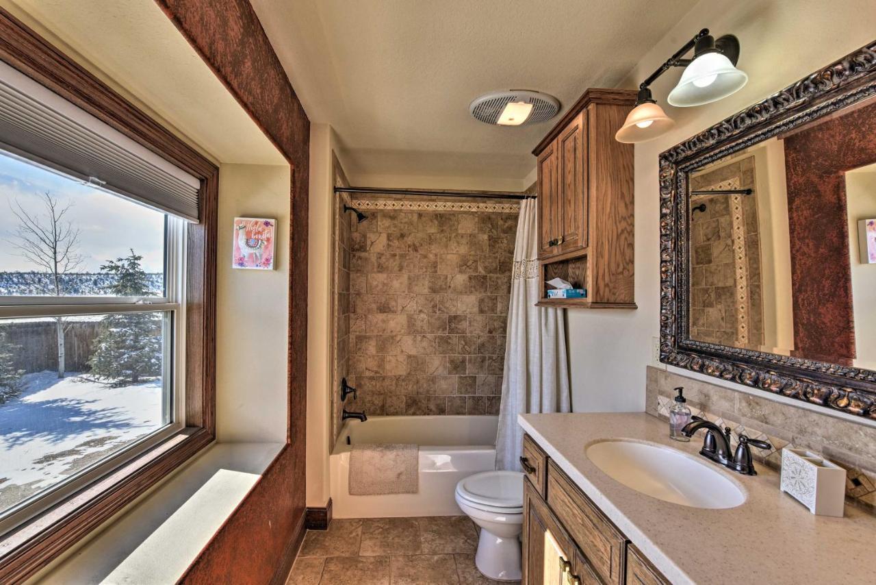 Escape With Grill 2 Mi To Hot Springs! Holiday home *