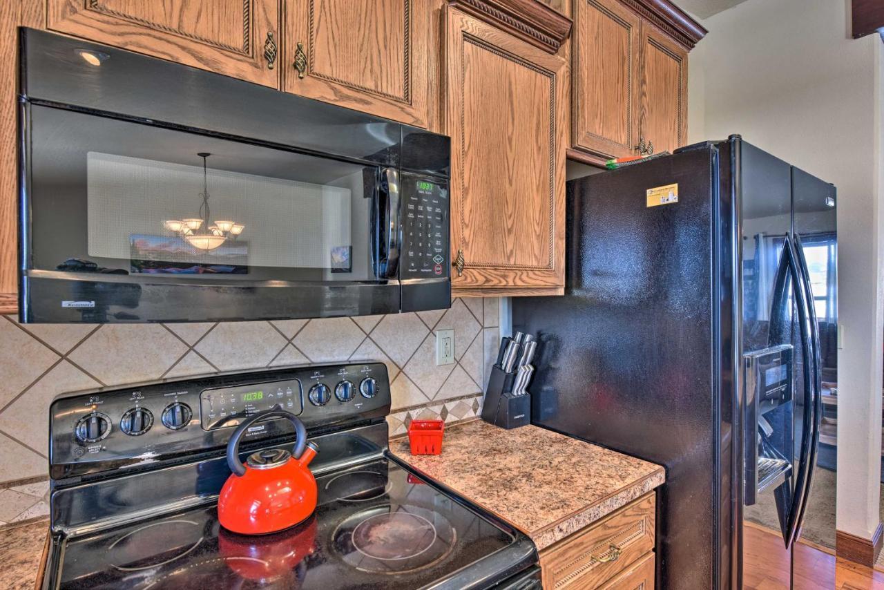 Escape With Grill 2 Mi To Hot Springs! Holiday home