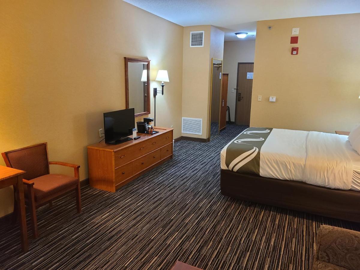 Quality & - Collins Hotel