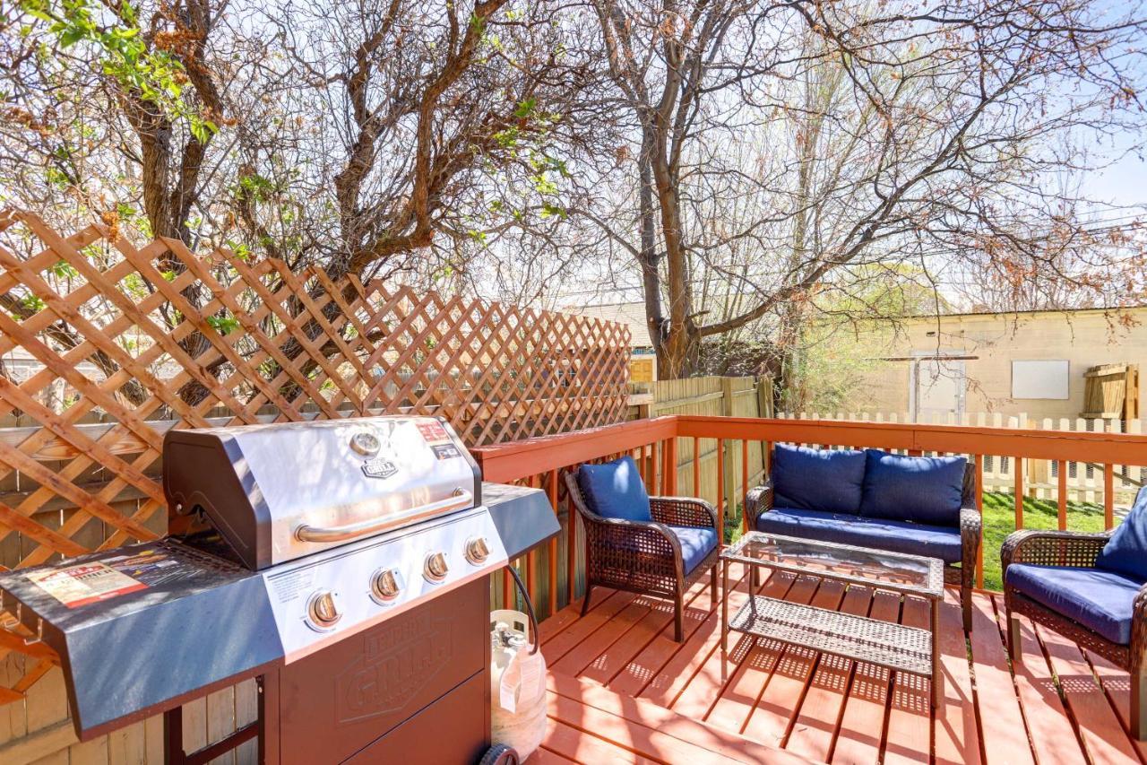 Charming Family Block To Downtown! Holiday home