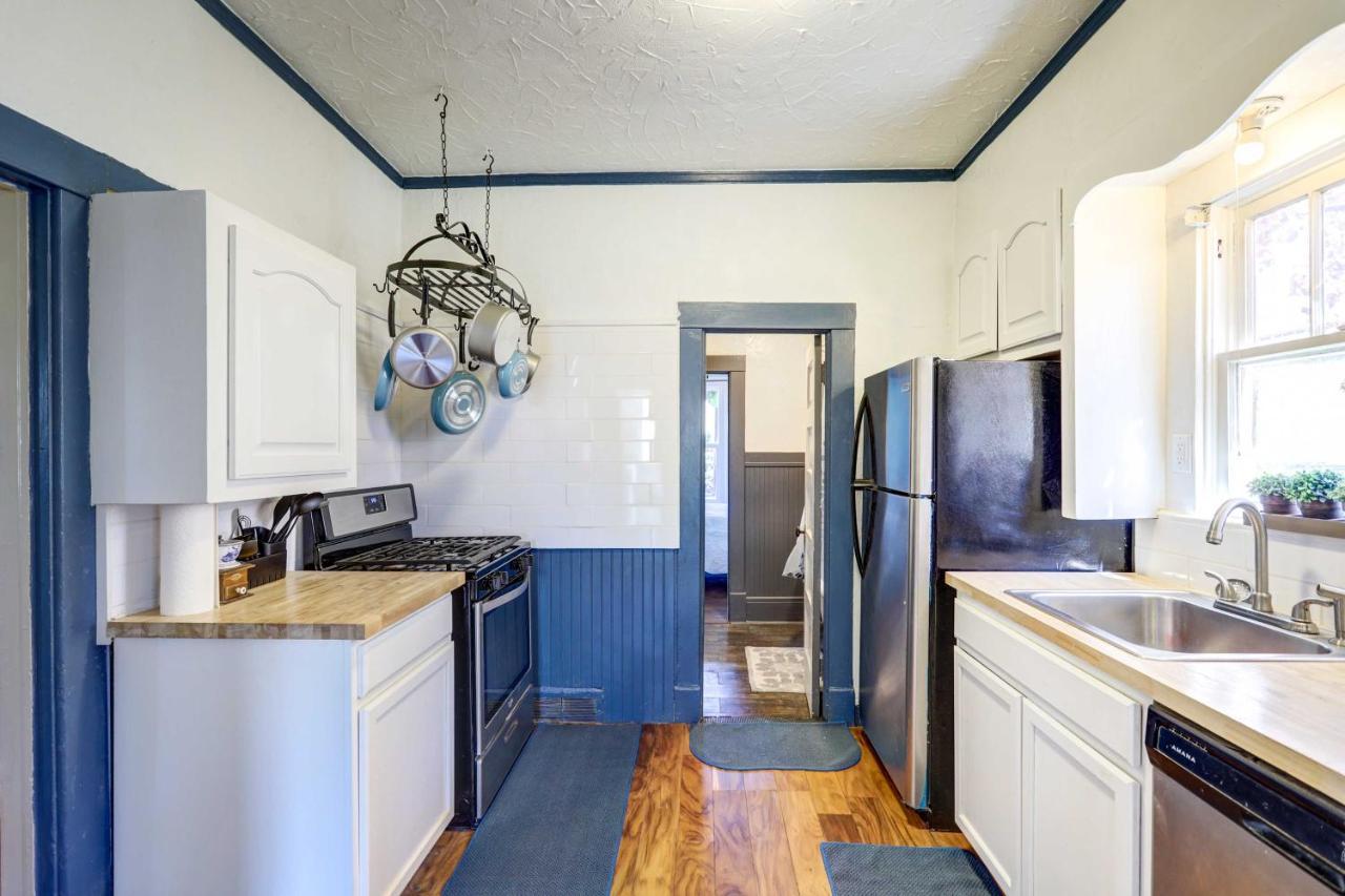 Holiday home Charming Family Block To Downtown! Montrose