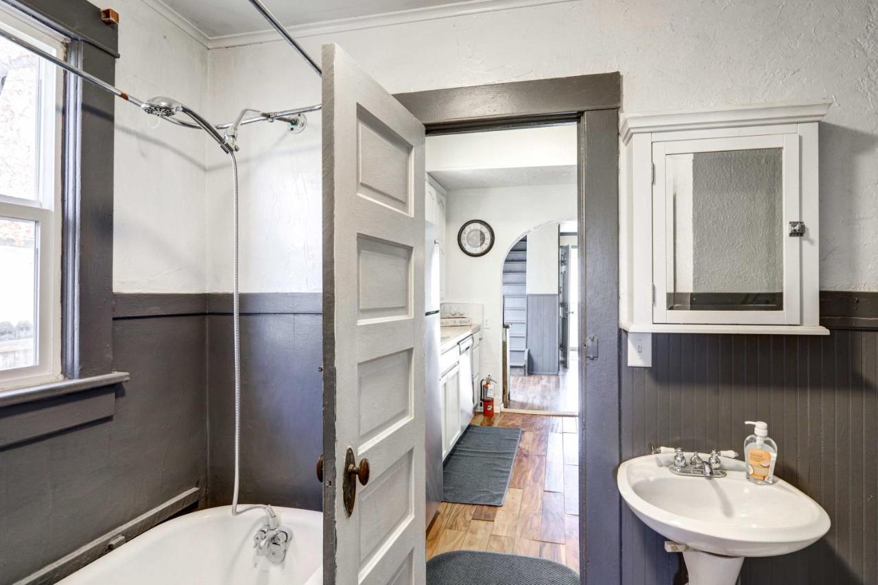 Charming Family Block To Downtown! Holiday home *