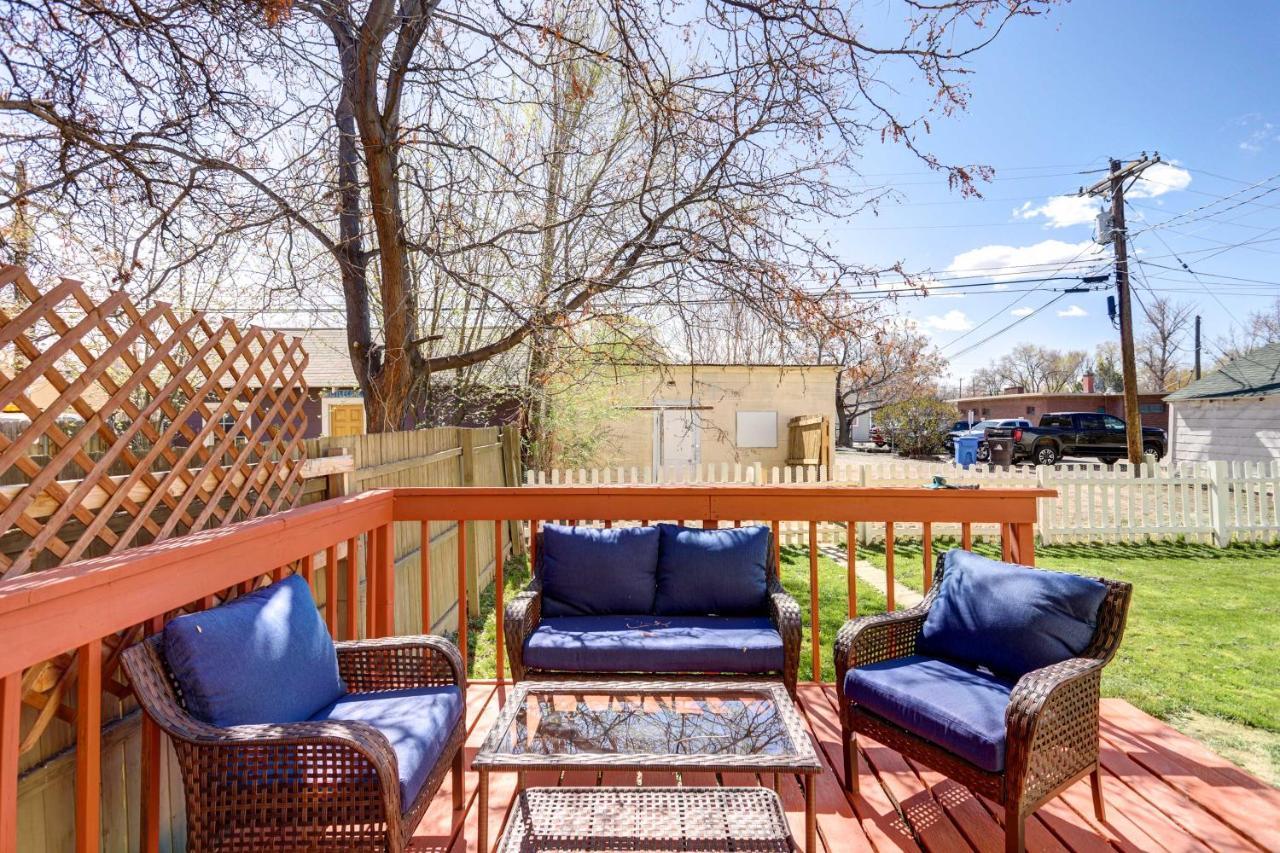 Charming Family Block To Downtown! Holiday home