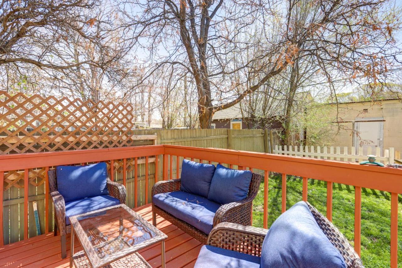 Charming Family Block To Downtown! Holiday home