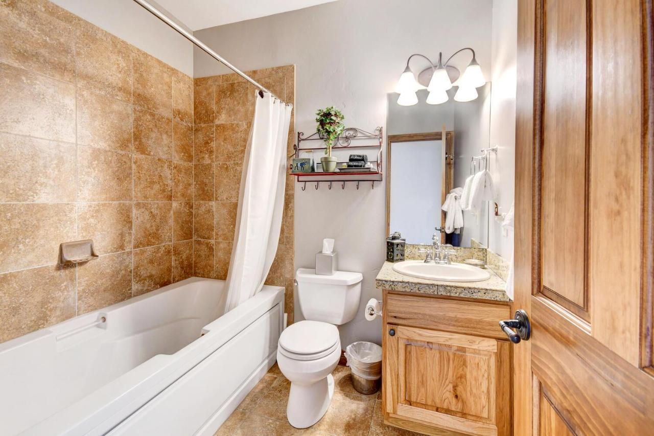 Holiday home Luxury Pond Villa: Hot Tub Retreat With Complimentary Activities