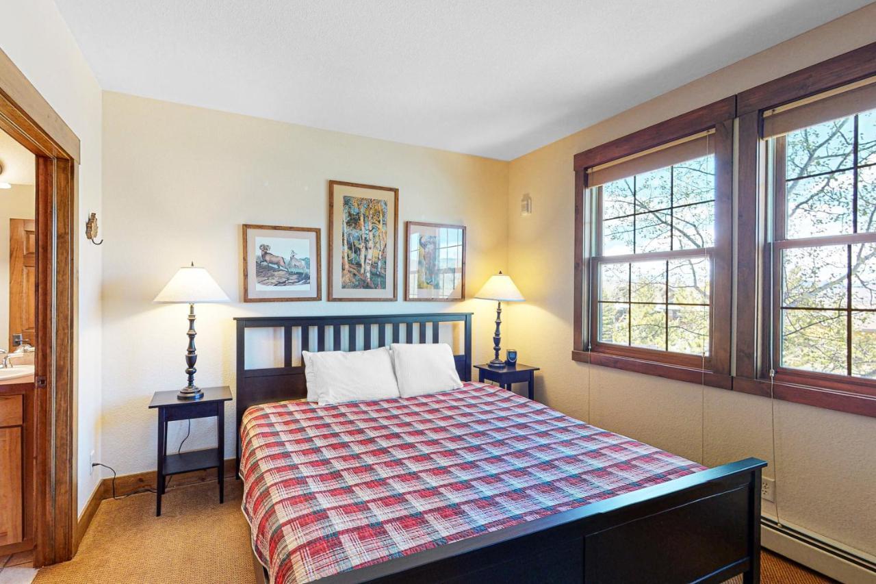 Kicking Horse 4-205 Apartment *