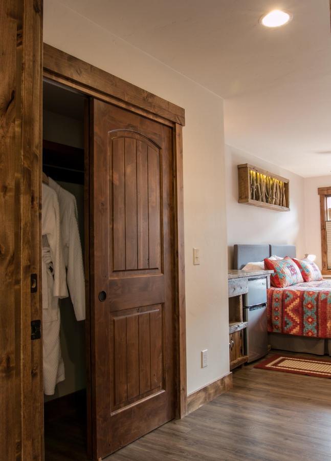 Clear Creek Bed & Breakfast *
