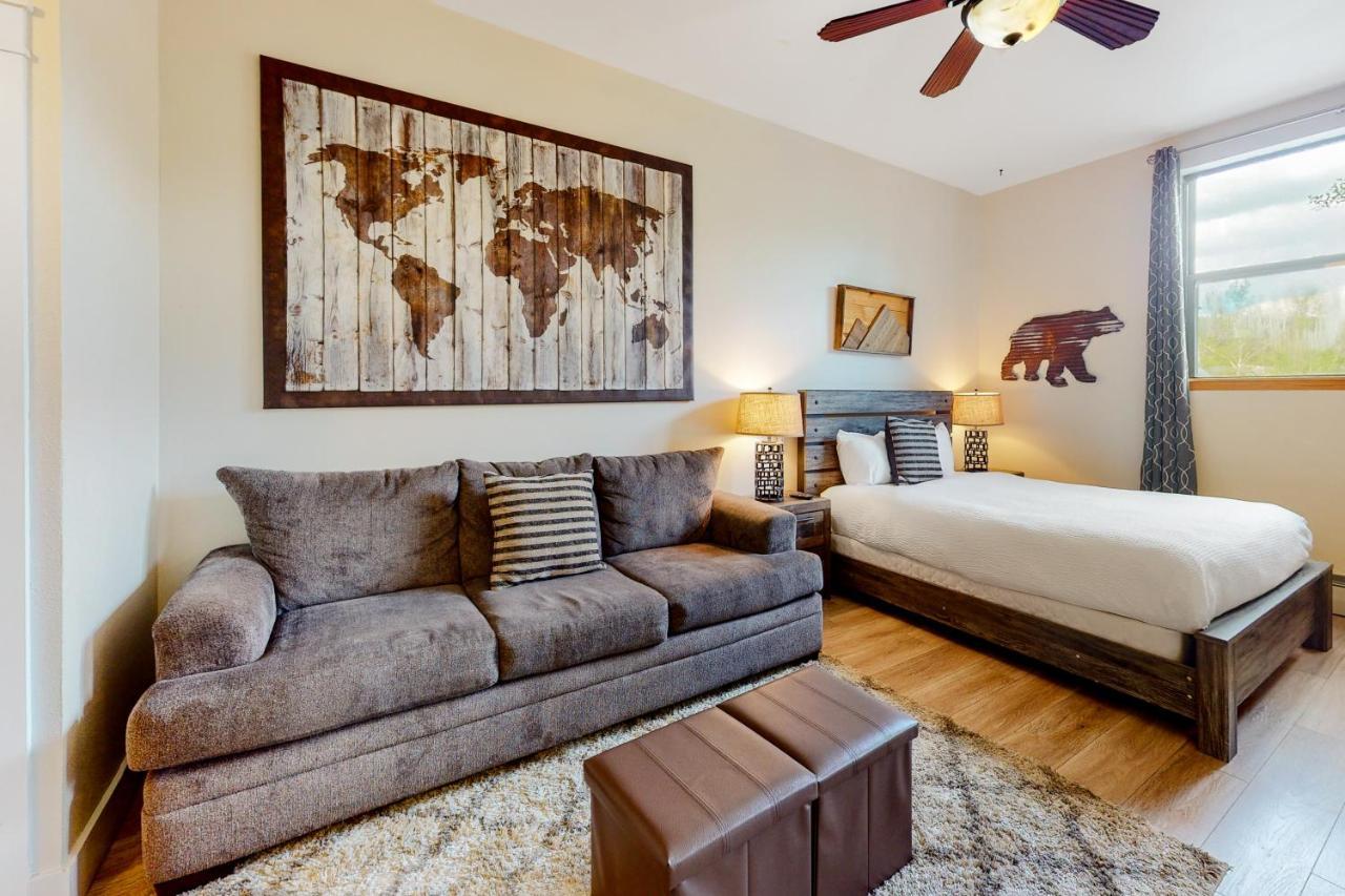Hotel Blue River Escapade
