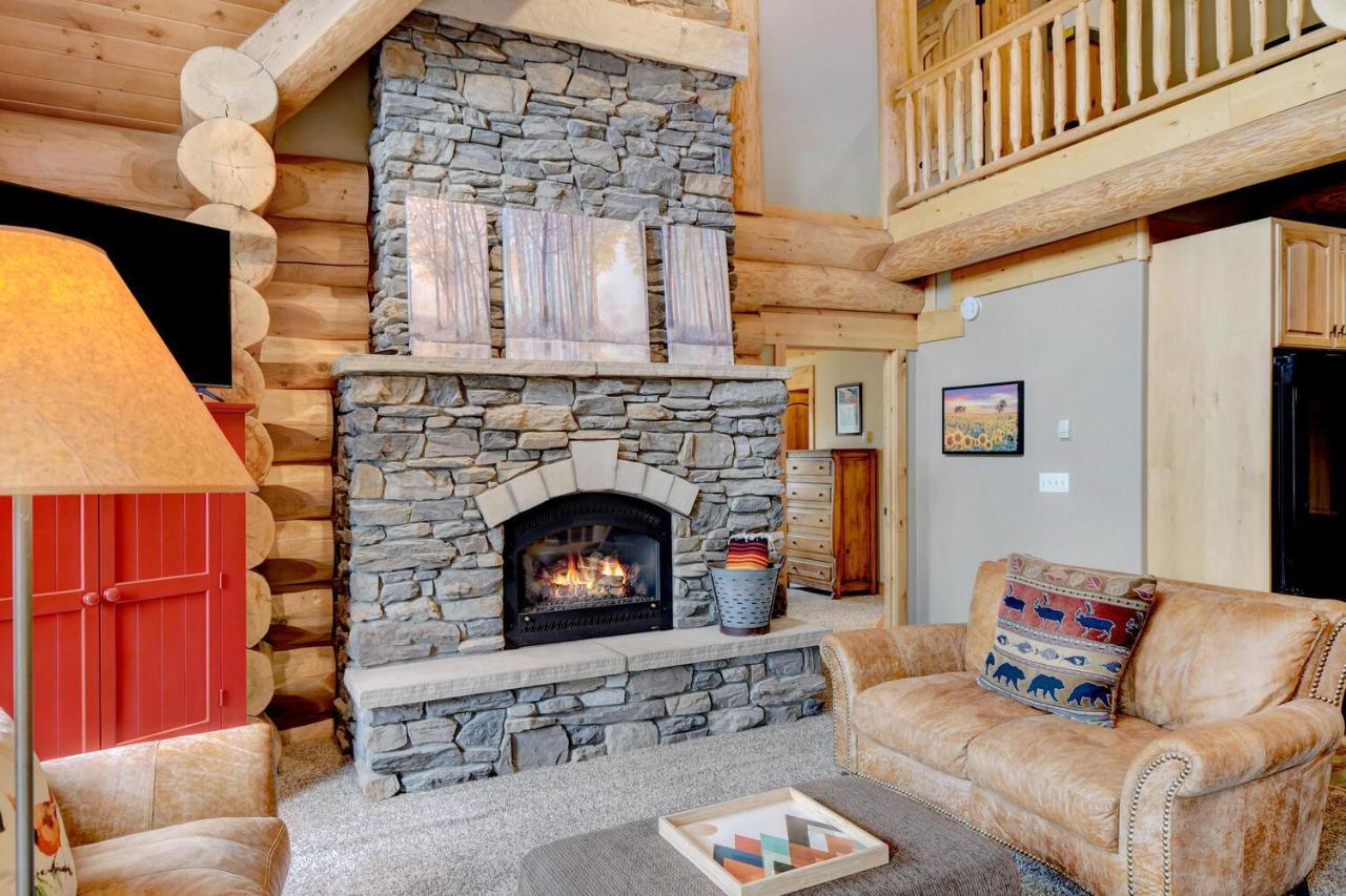 Mountain View Lodge: Luxury Log With Hot Tub And Activities Fraser