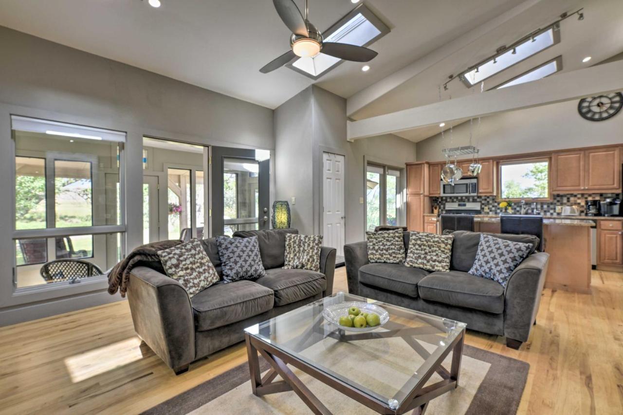 Serene Mountain Retreat With Deck And Mtn Views! Cortez