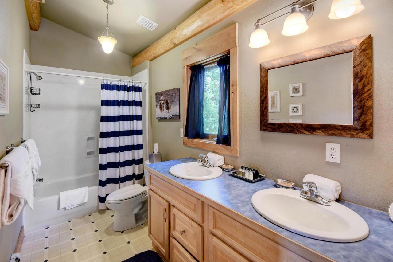Casa de férias Mountain View Lodge: Luxury Log With Hot Tub And Activities *