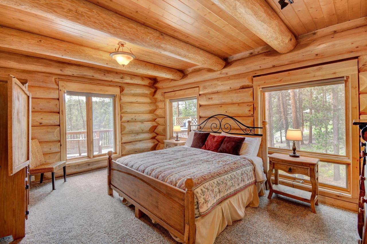 Mountain View Lodge: Luxury Log With Hot Tub And Activities