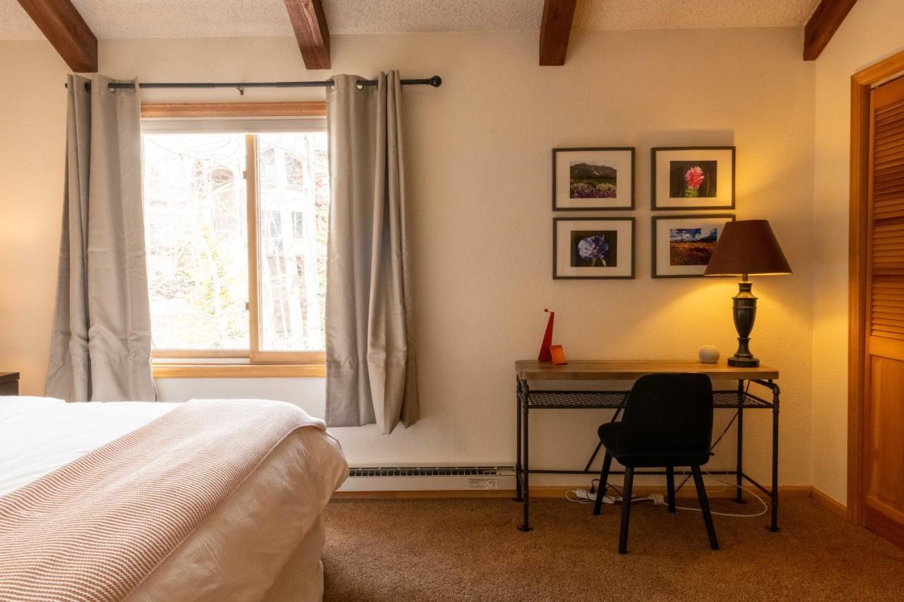 In, Walk Out! The Perfect Mountain Retreat! Casa de férias
