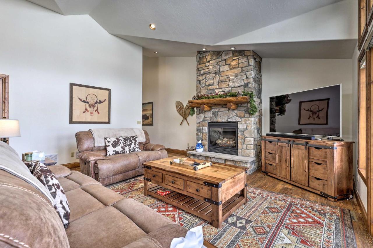 Luxe Rocky Mtn Retreat With Hot Tub - By Winter Park Holiday home