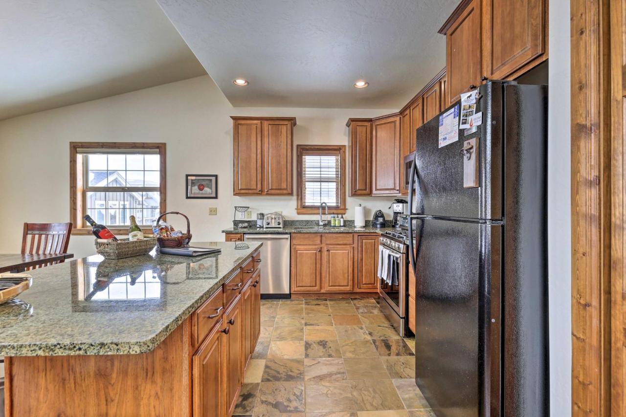 Luxe Rocky Mtn Retreat With Hot Tub - By Winter Park Tabernash