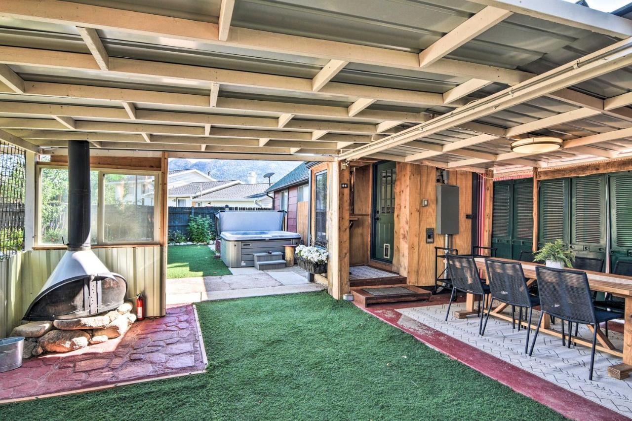 Holiday home Getaway About Half Mi To Downtown!