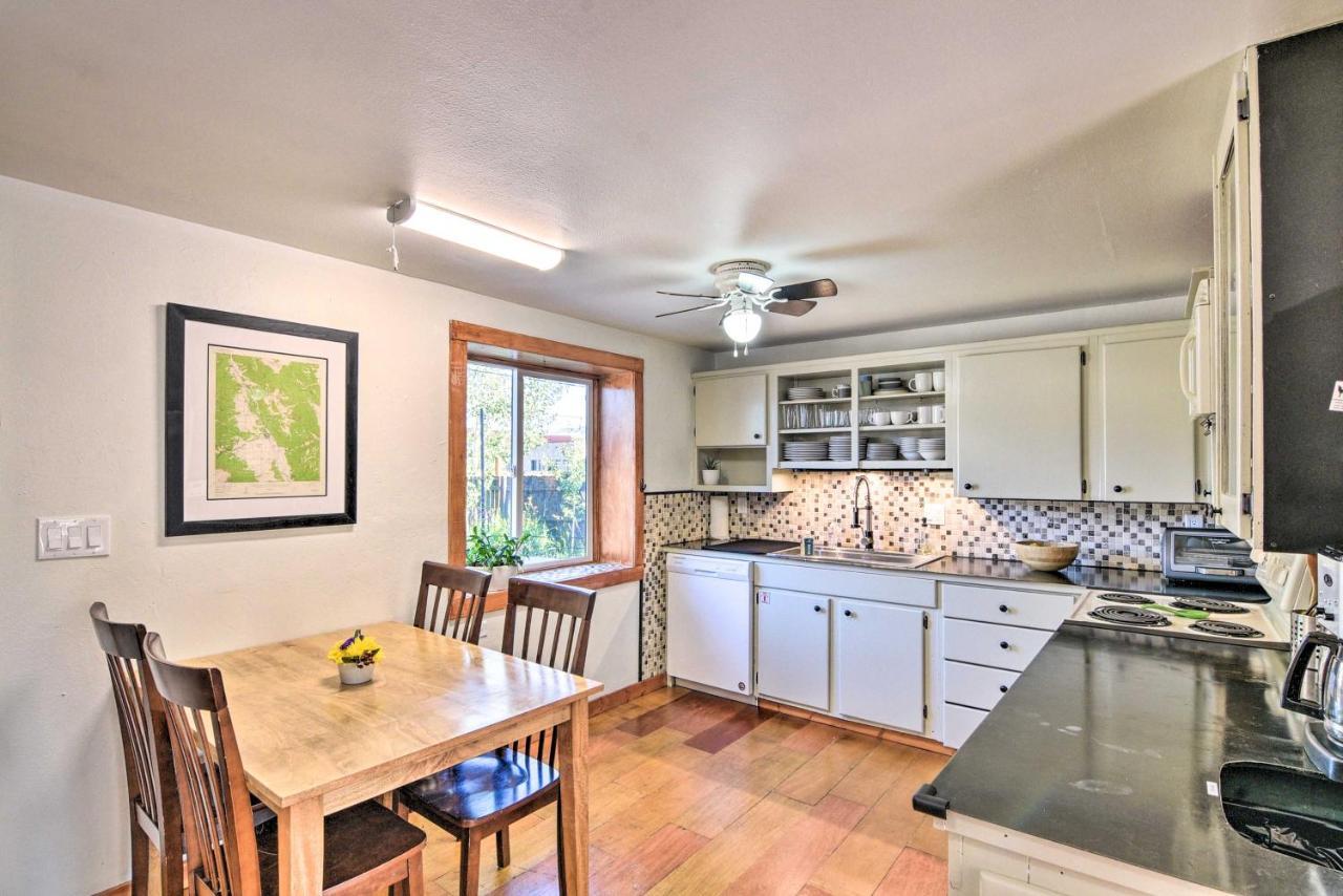 Holiday home Getaway About Half Mi To Downtown!
