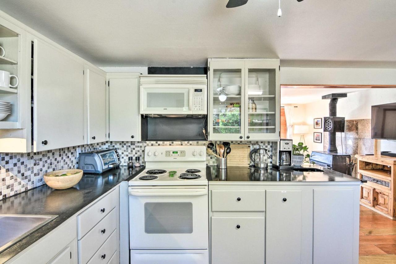 Holiday home Getaway About Half Mi To Downtown! *