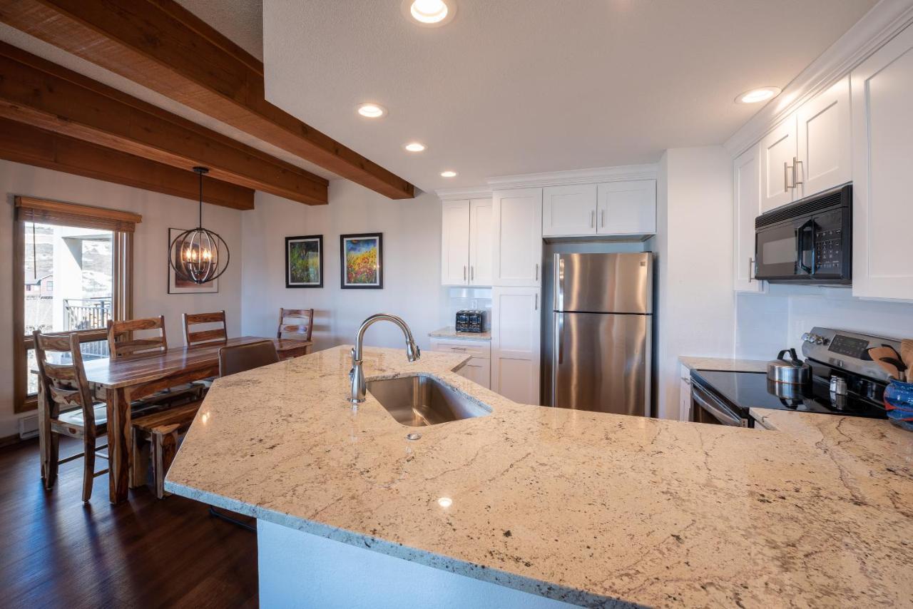 Recently Updated Plaza Apartment Crested Butte