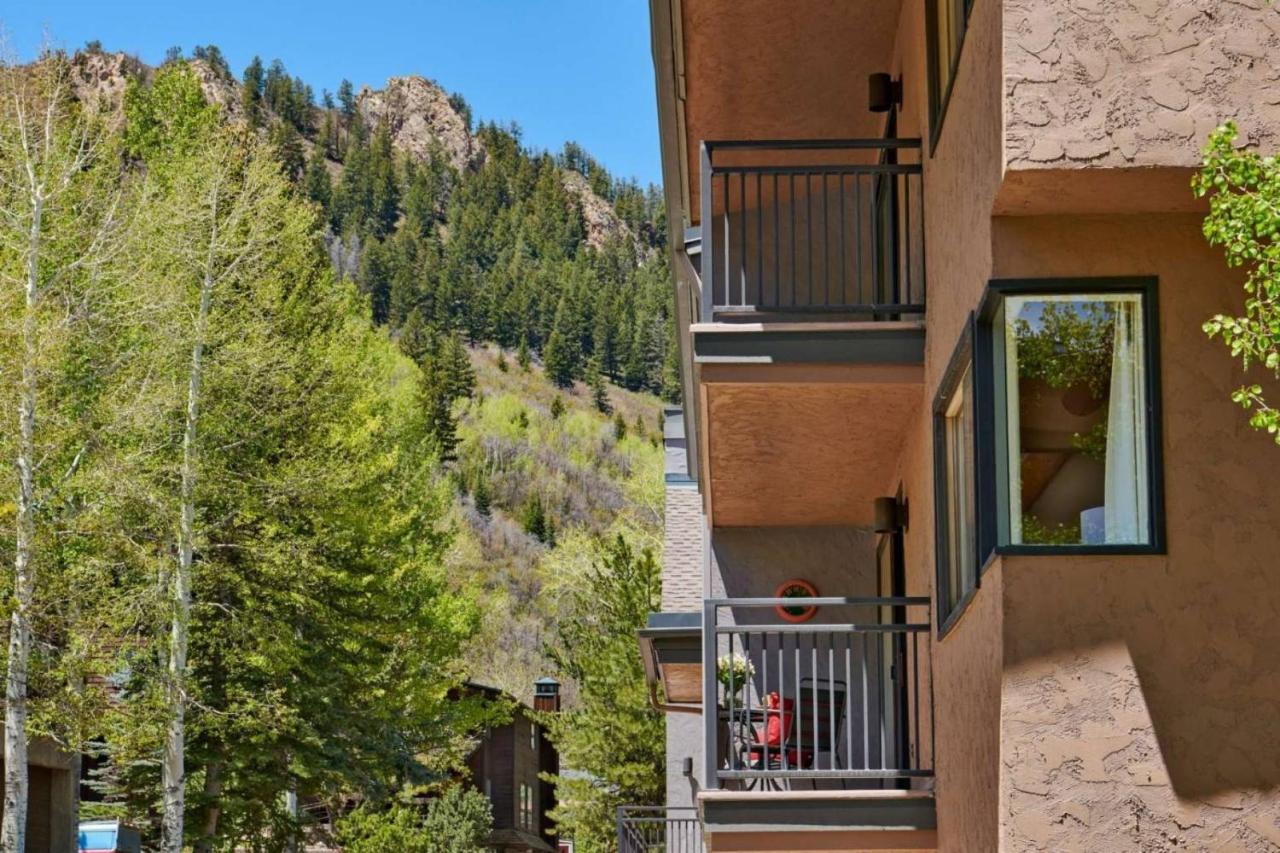 700 Monarch 301 Holiday home