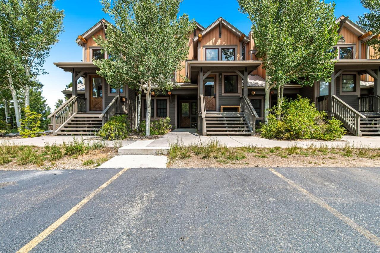 Apartment Kicking Horse 4-205 *