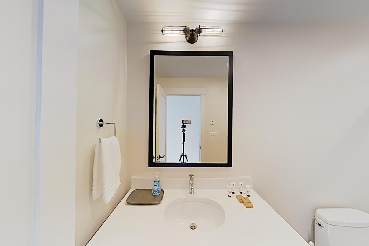 Luxury Loft 307: Mountain Views & Hot Tub Retreat Holiday home *